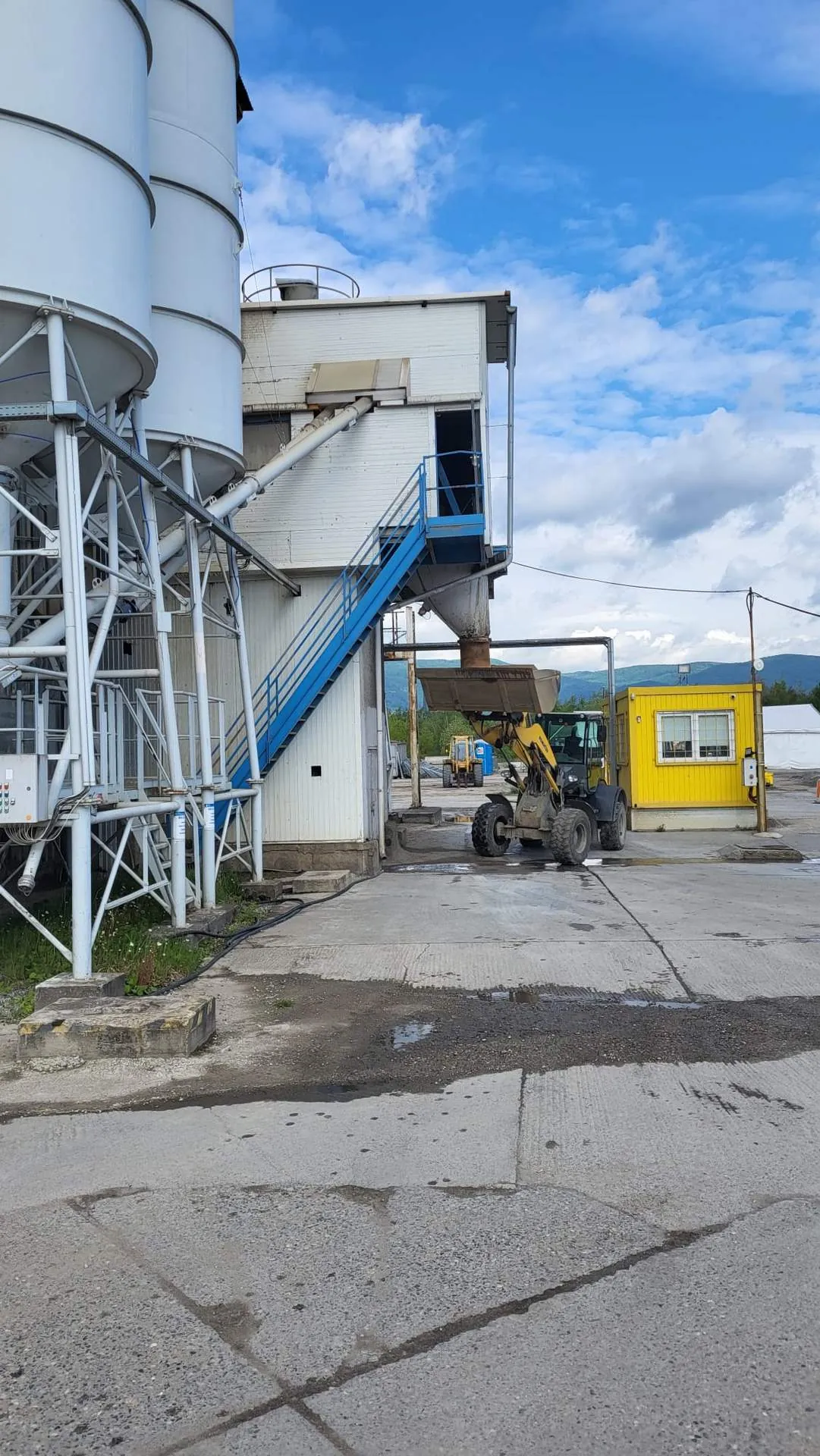 Areál betonárny v Komořanech u Mostu